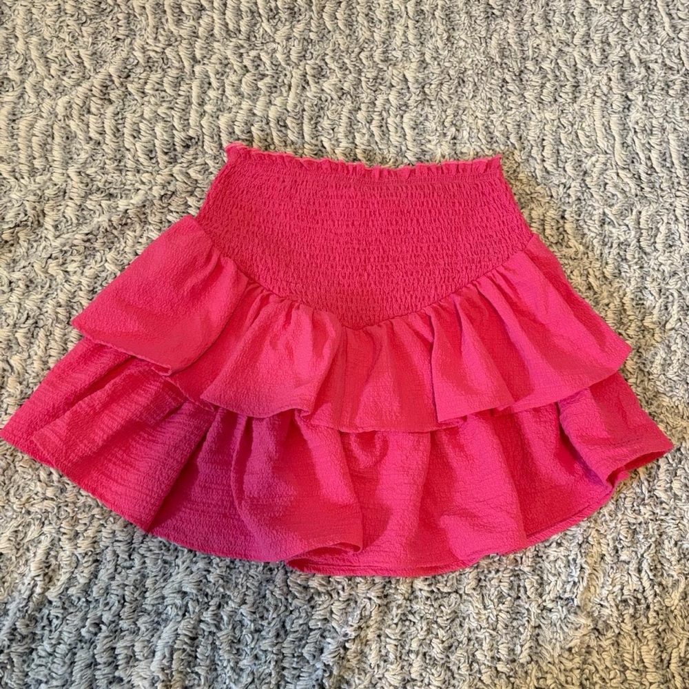 Hot Pink Flowy mini skirt 
Size XS